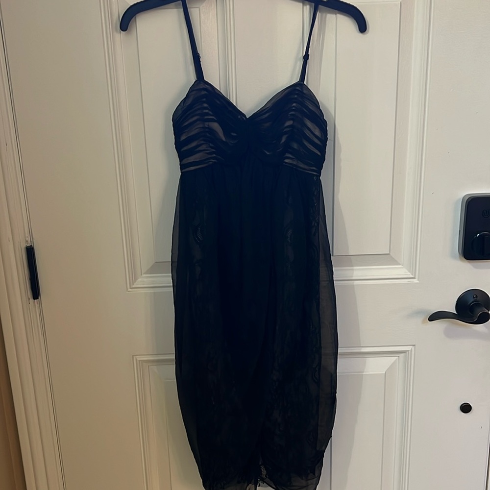 EUC ALICE + OLIVIA black lace dress size 4